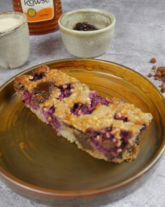 Blackberry Choc Chip Baked Oats